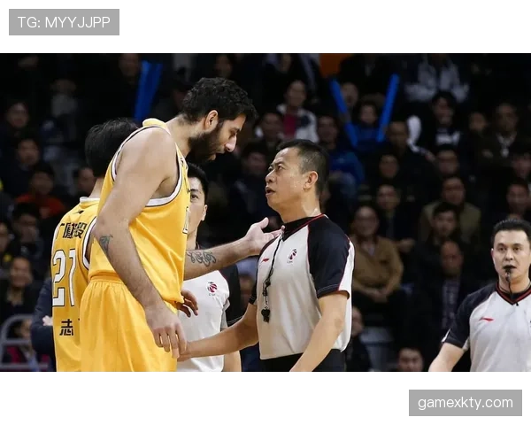双方同时犯规怎么吹？NBA裁判现场判罚标准详解